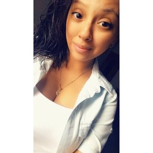 Meet your Posher, Carolina